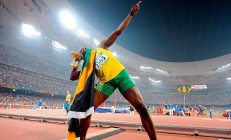 ac米兰官网-橙衣与三狮的暗面，当莱万的压制成为一面镜子