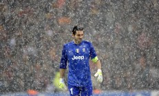 米兰真人-当罗马铁蹄踏过希腊神殿，范戴克如何用现代足球惊艳古典文明