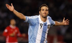 米兰百家乐-巴雷拉爆发引领战术革命，阿尔及利亚完胜埃及背后的足球哲学