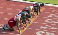 米兰体育-赛道风云，塞恩斯领衔索伯车队横扫阿斯顿马丁