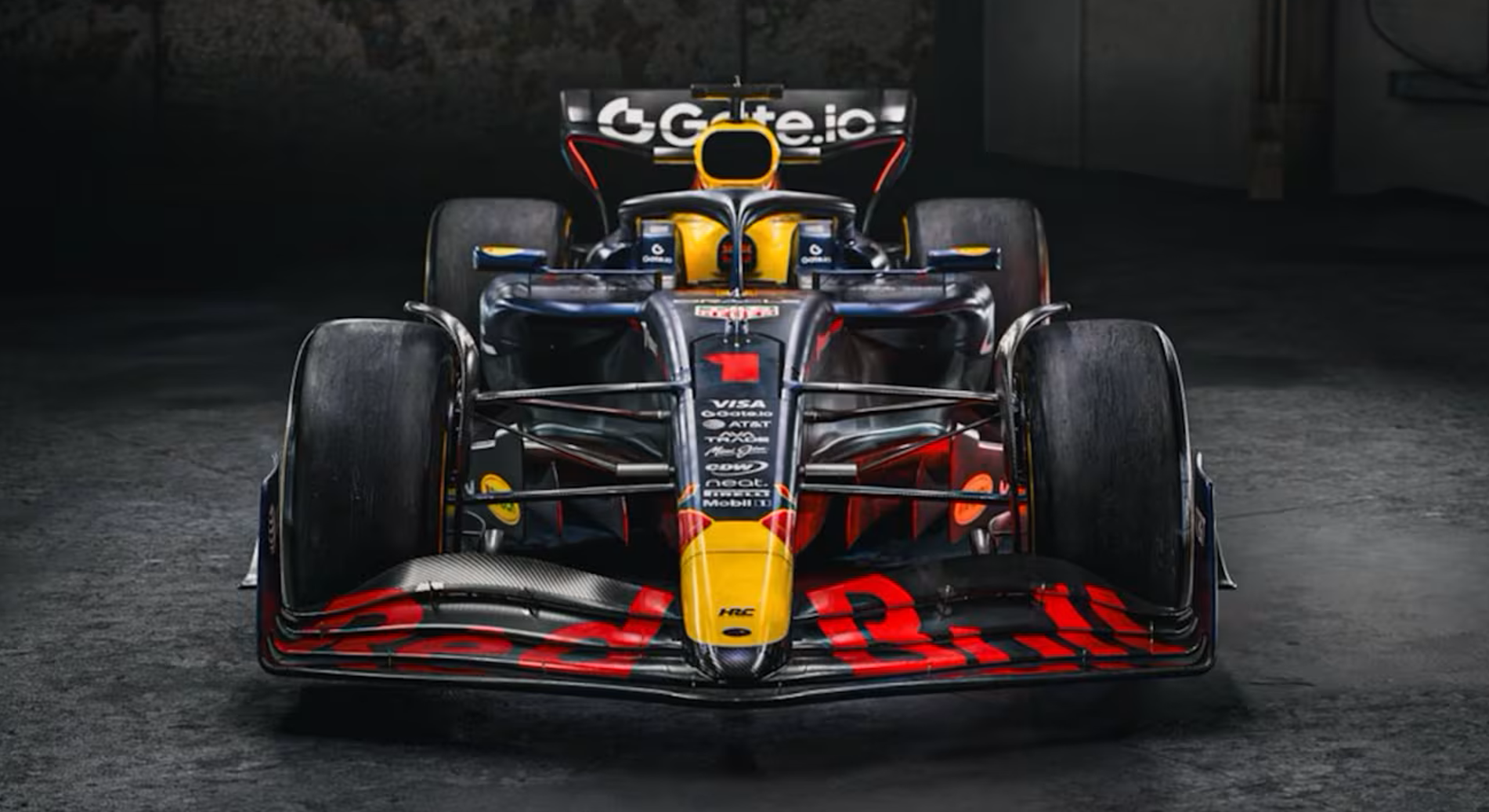 哈斯车队绝杀阿斯顿马丁，汉密尔顿关键制胜的简单介绍