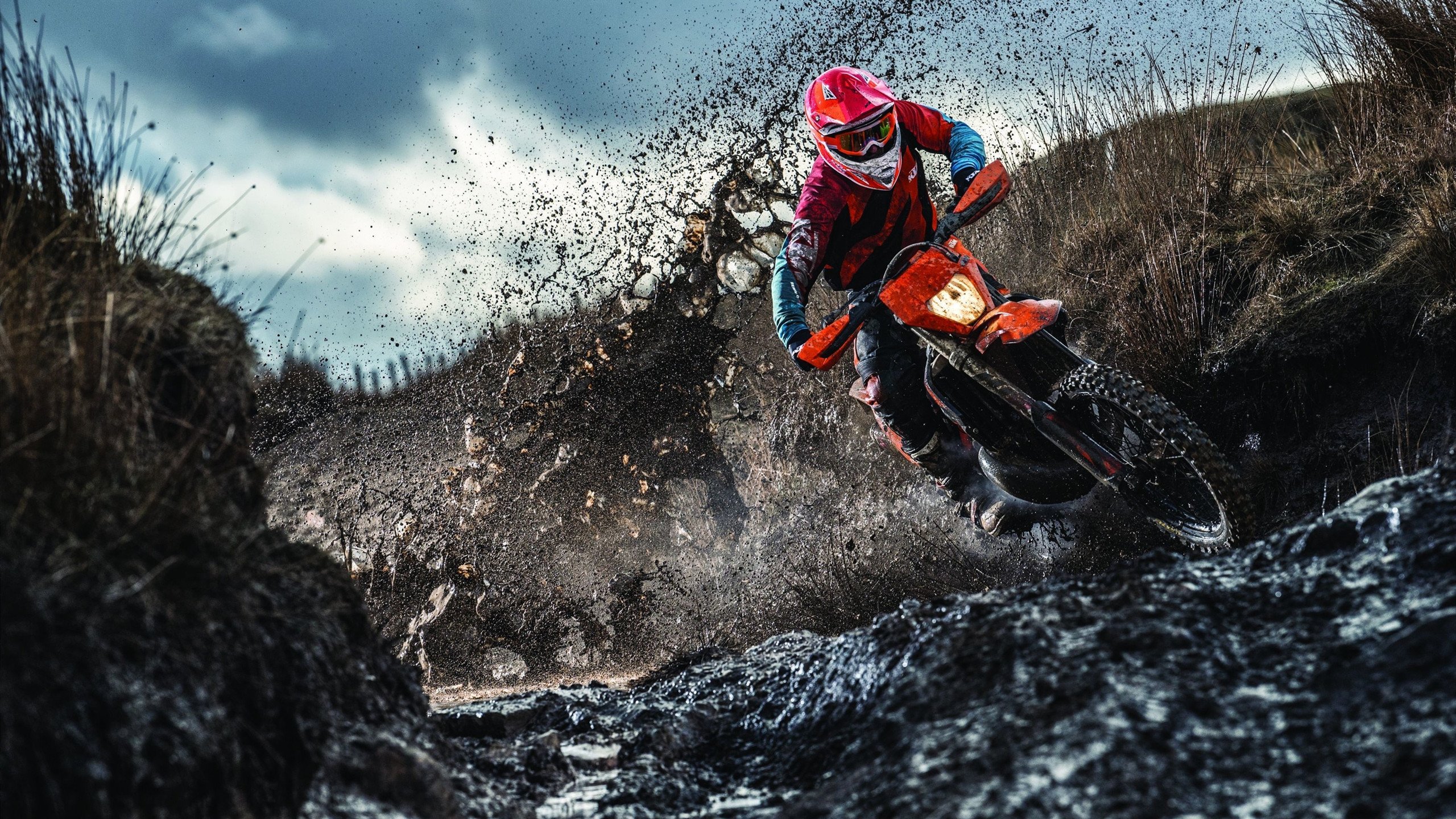 双重证明，萨拉赫焦点战封王，勒沃库森闪电战击溃南美劲旅