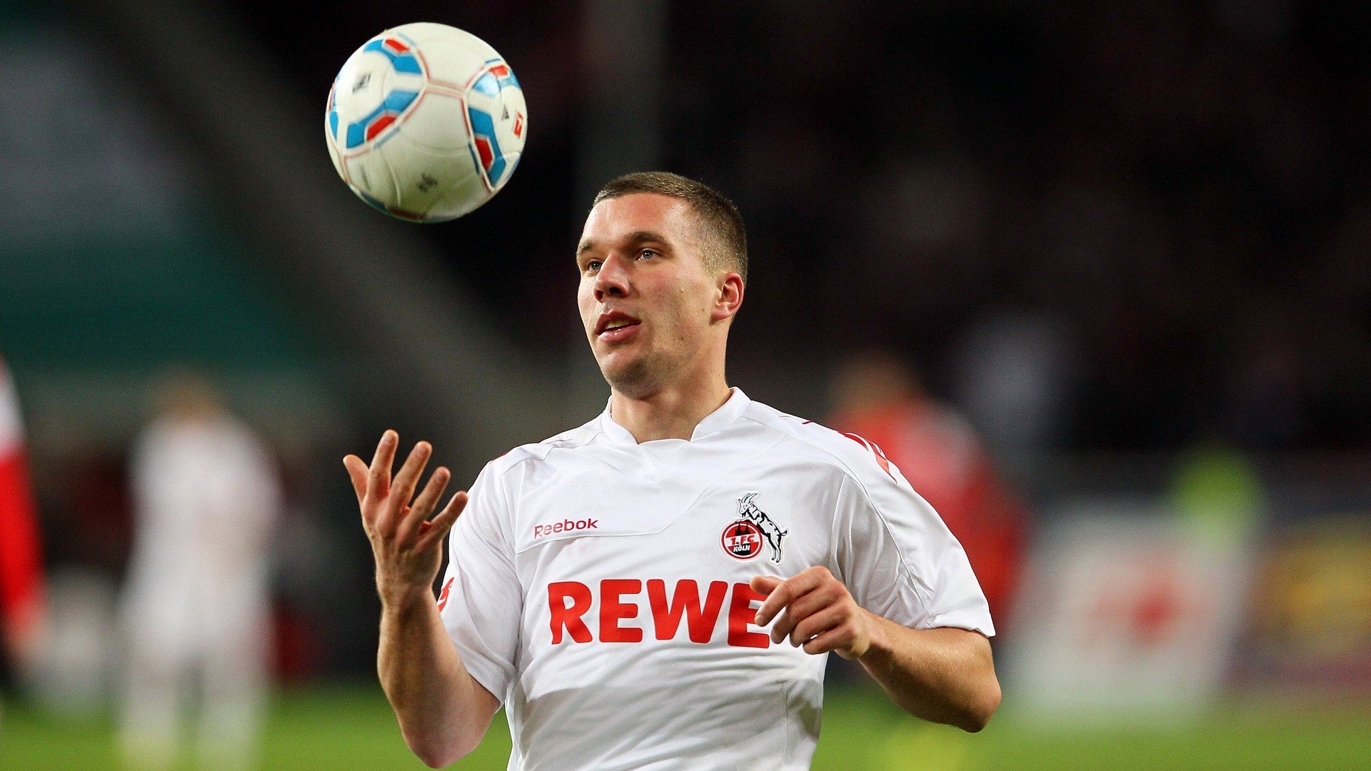 维尼修斯一剑封喉刷新纪录，奥地利坚韧防守险胜法国背后的战术革命